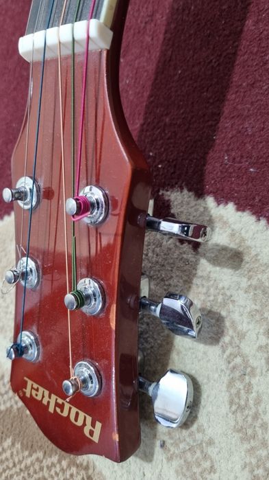 Gitara 'ROCKET', srochna sotiladi.