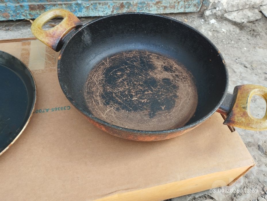 большой сковородка и блинница.сковородка 75тысячь.блинница 40тысячь