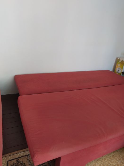 Разтегателен диван спалня