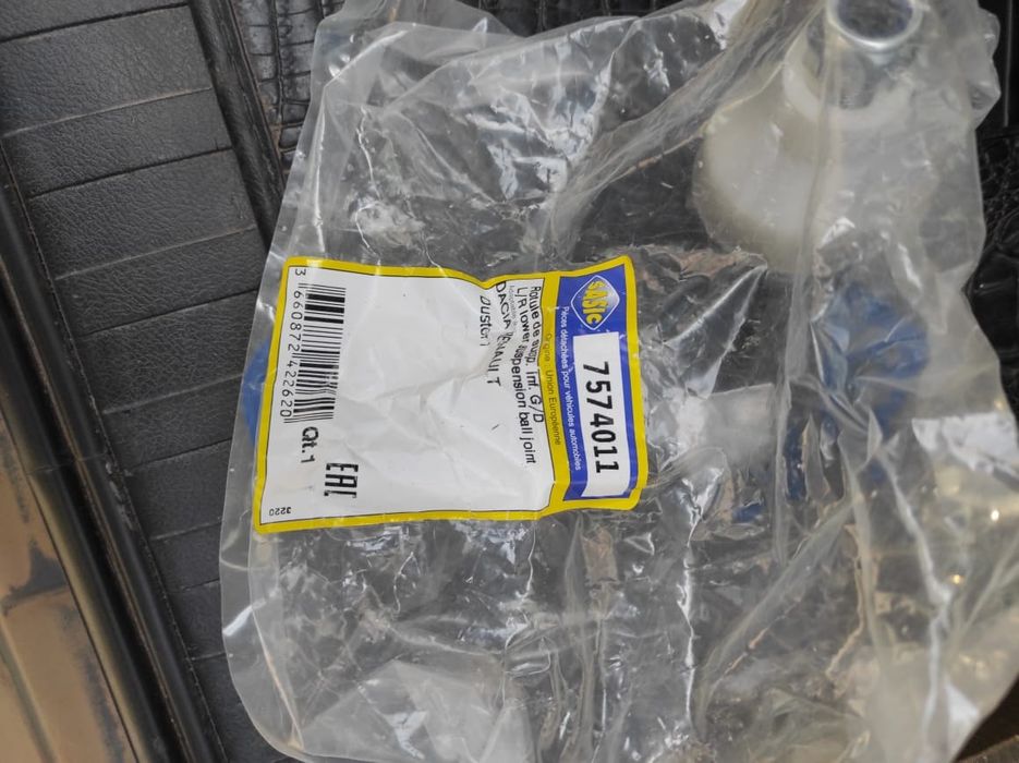 Продам шаровые левая и правая Рено Дастер