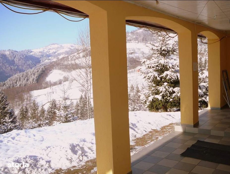 Complex turistic în Munții Apuseni–3 clădiri, 10 camere, teren 3740 mp