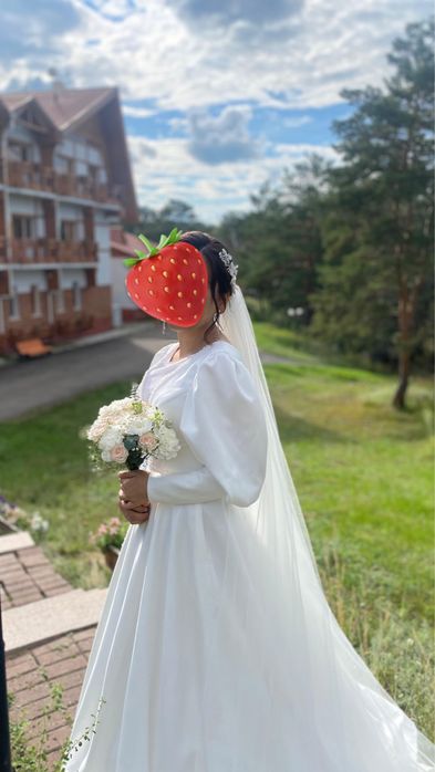 Свадебное платье, одевали один раз,