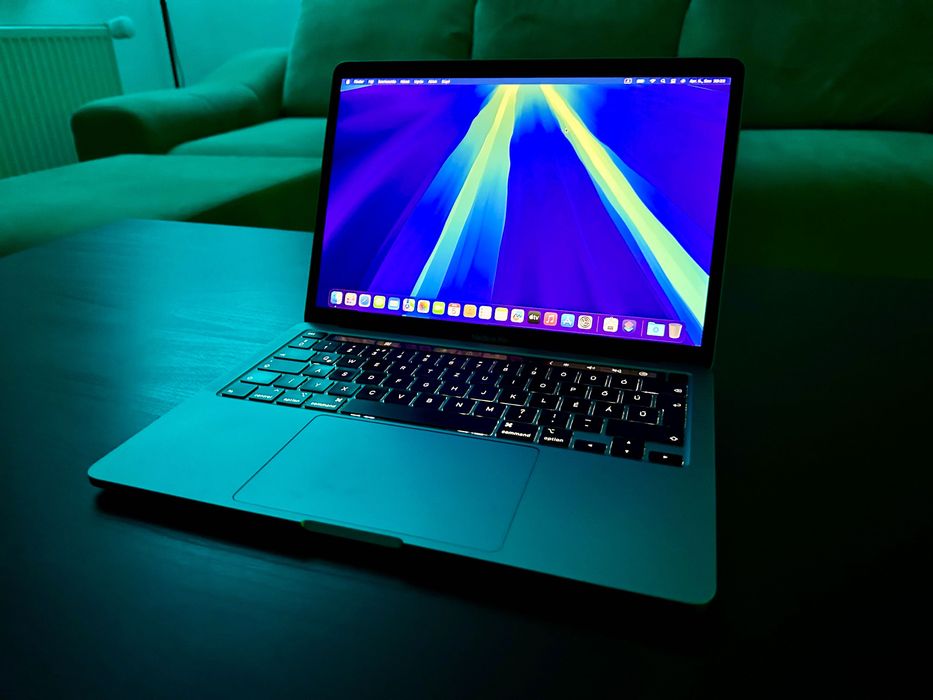 MacBook Pro 13" 2020 cu TouchBar - 325 de cicluri - Full Box