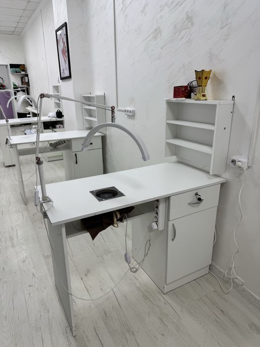 Продаю маникюрный стол