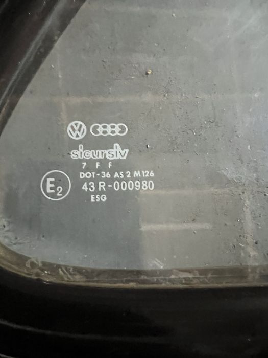 Стекло заднее Golf 2 купе.