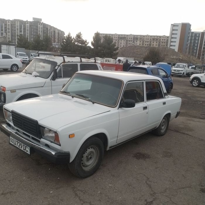 Vaz 2107 
Yil 2008
Mator injektr
Kraska bogan
Gazi bor
Puli 2300$
Tel