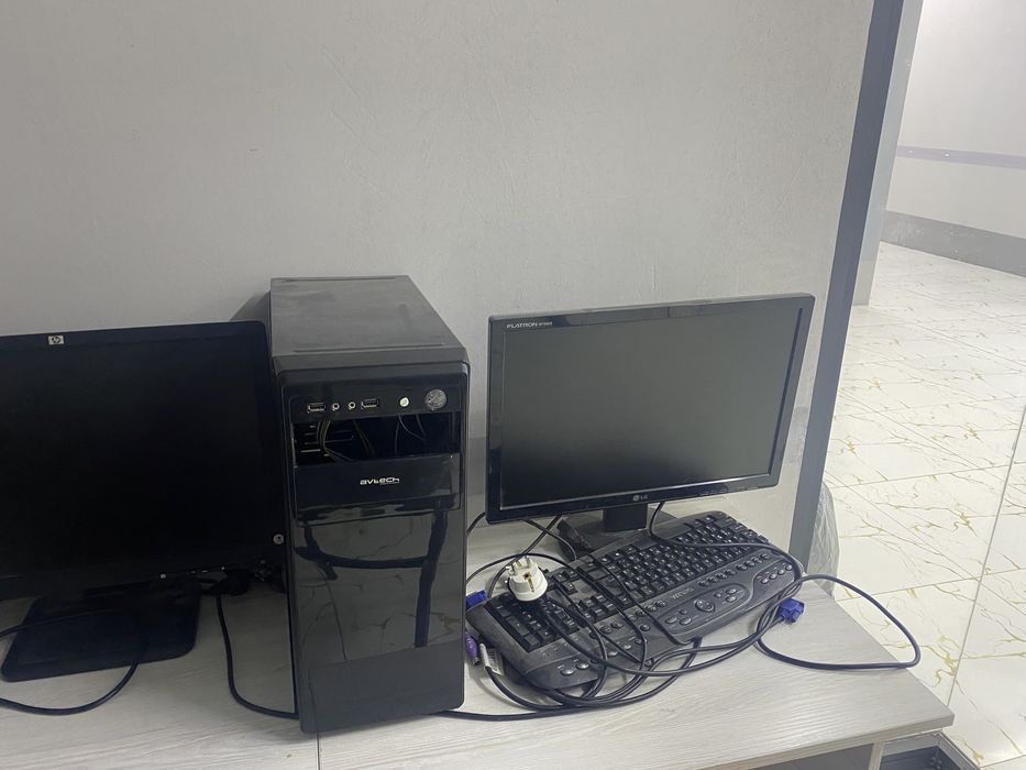 Stol uchun komputerlar.