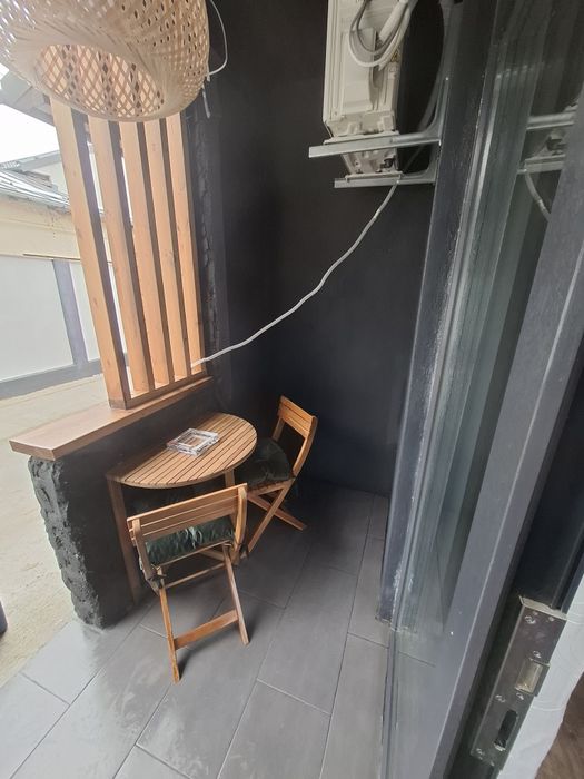 Garsoniera la curte zona centrala