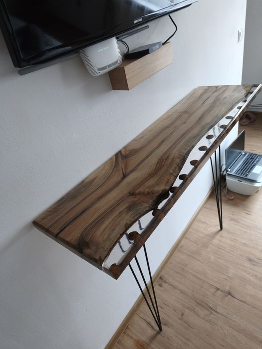 Măsuță sau poliță TV