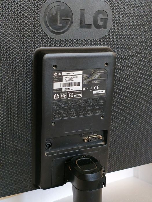 Монитор LG 19M35