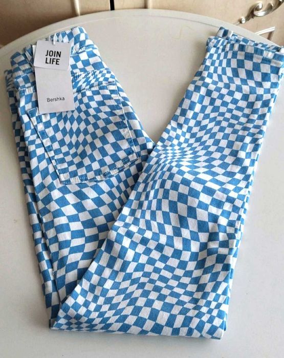 4"Bershka",Чёрн,Бел,Jeans Новые