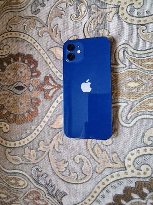 Продам Айфон 12 на 64