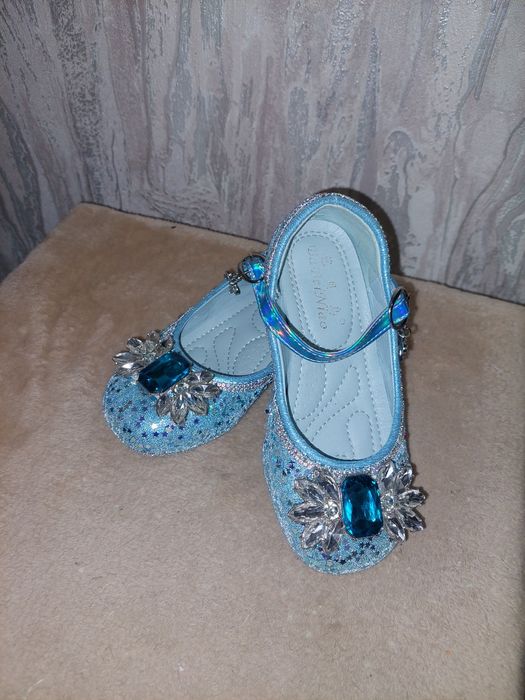 Продам туфли на девочку