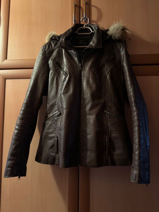 Луксозно дамско яке от естествена кожа с качулка и естествен пух