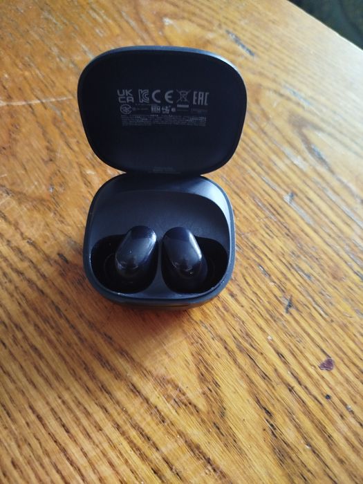 Продам наушники редми