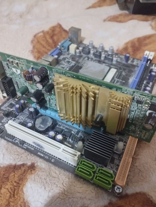 Срочно!! AMD Материнская плата