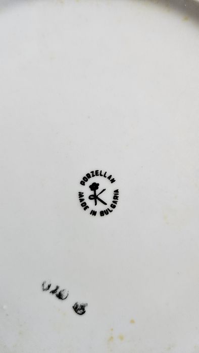 Порцеланови чинии