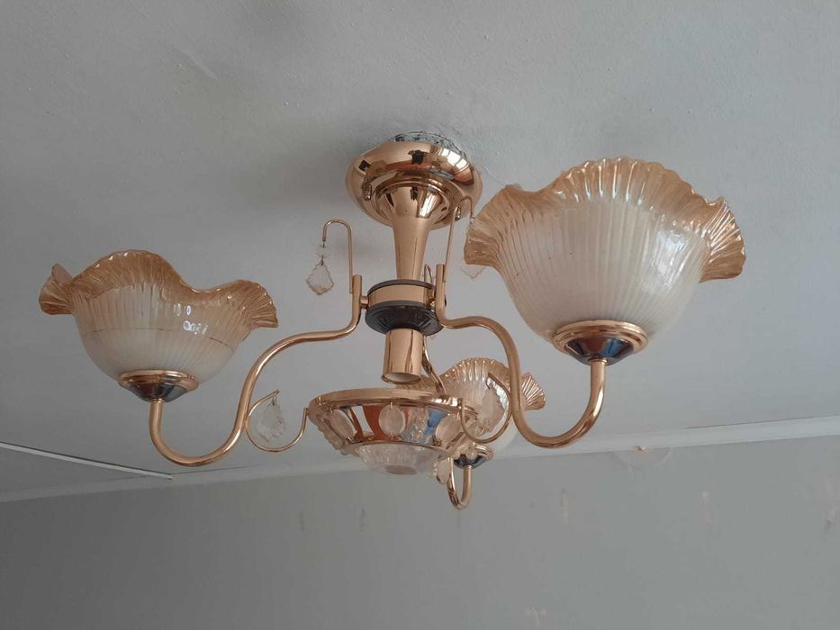 Люстру продам,  3 лампы