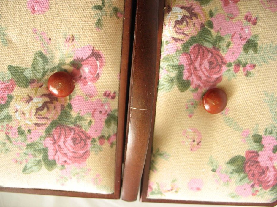 Cutie depozitare/bijuterii, din lemn si textil, cu compartimente