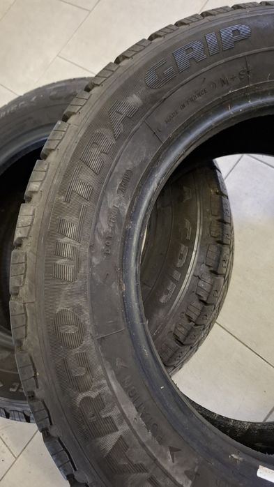 2бр бусови гуми GoodYear 215 65 16