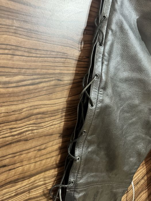 Кожен панталон с връзки