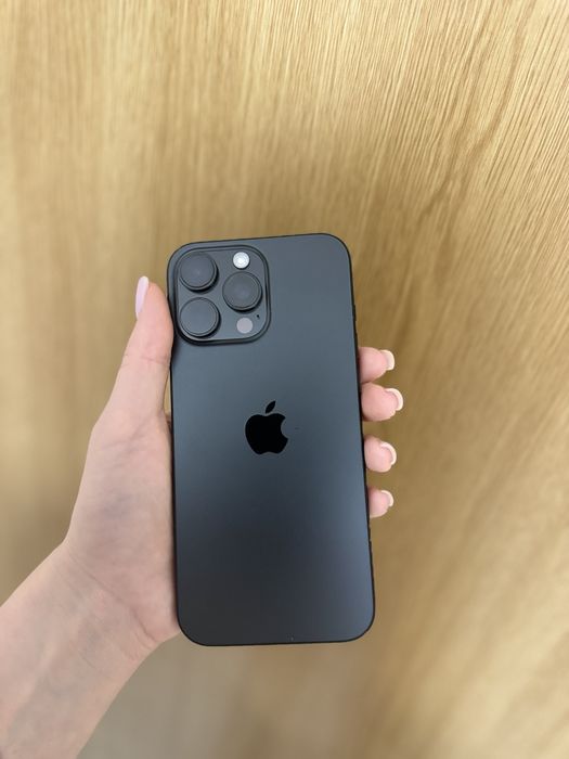 Продавам IPhone 16 Pro Max 256GB Black Titanium