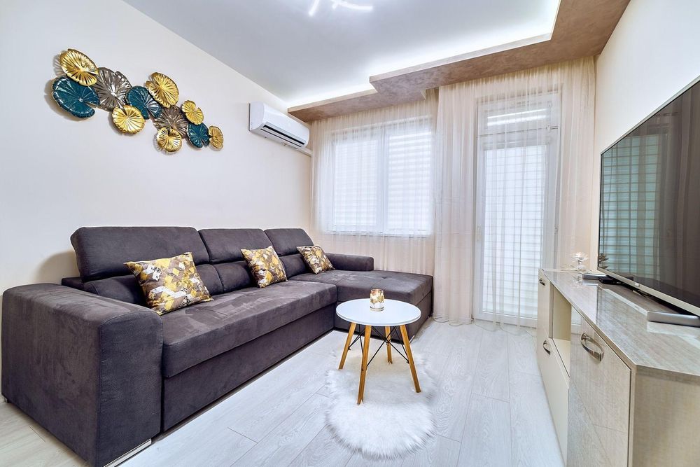 Дава се под наем Двустаен апартамент в Варна, Център - 65 кв.м за 800 € - Снимка #1