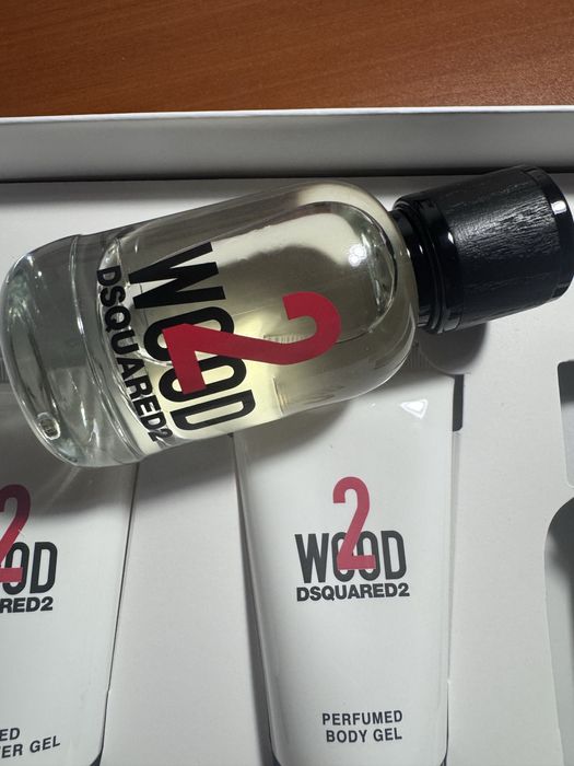 Набор DSQUARED2 2 WOOD (Парфюм 50 мл + Гели)