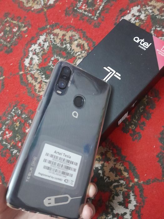 Telefon Artel yangii karobka