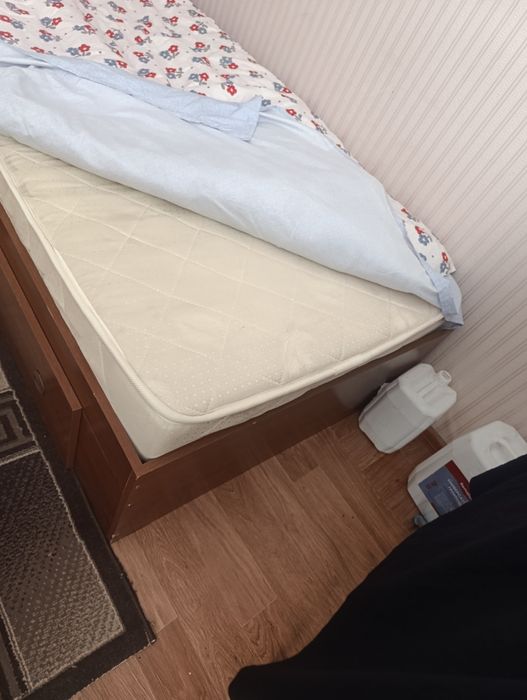 Кровать б/у, в хорошем состоянии