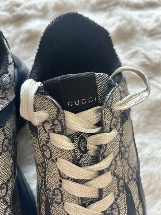 Обувки Gucci.