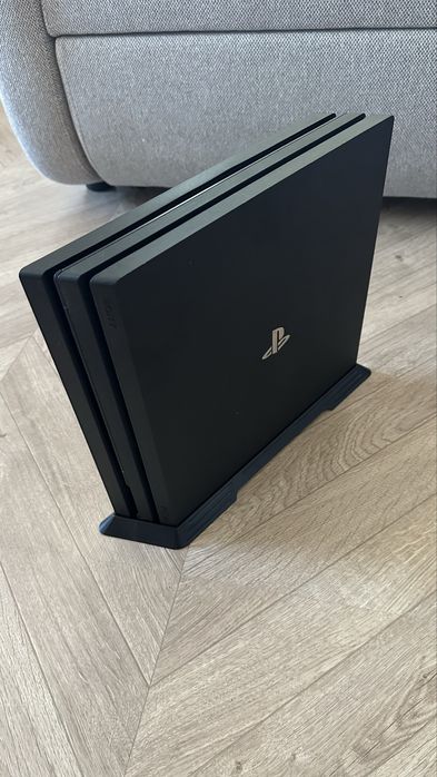 Playstation 4 Pro с 2 джойстика