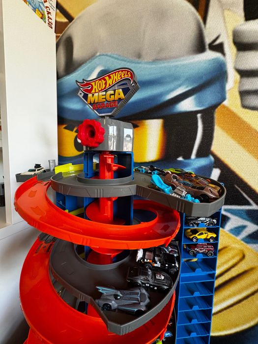 Гараж Mega Garage Hot Wheels