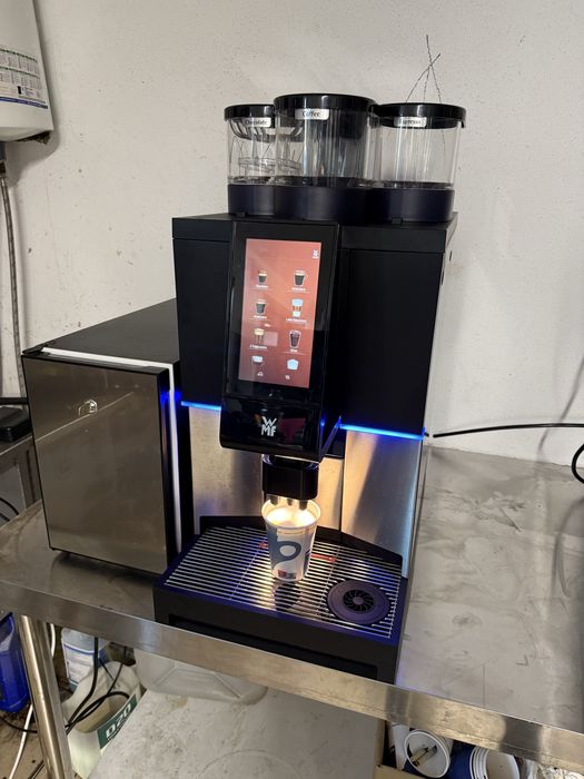 WMF 1300S easy milk,2 rasnite,1 instant si lapte proaspat