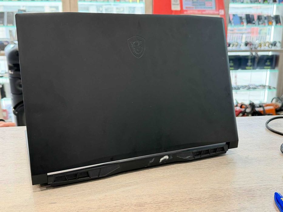 Геймърски лаптоп MSI Katana GF76