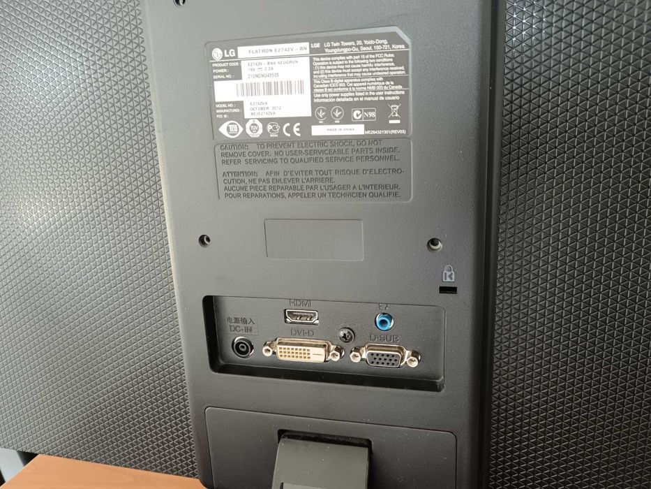 Monitor LED LG Flatron E2742 - 27 inch, Full HD, Stare Excelentă