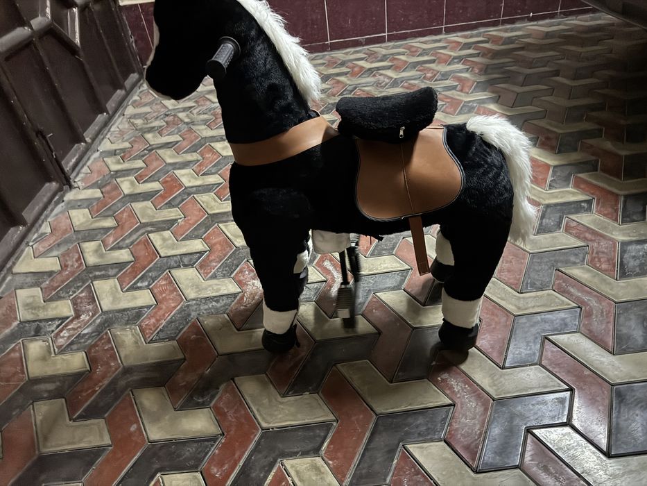 Игрушка конь для детей - хорошо двигается