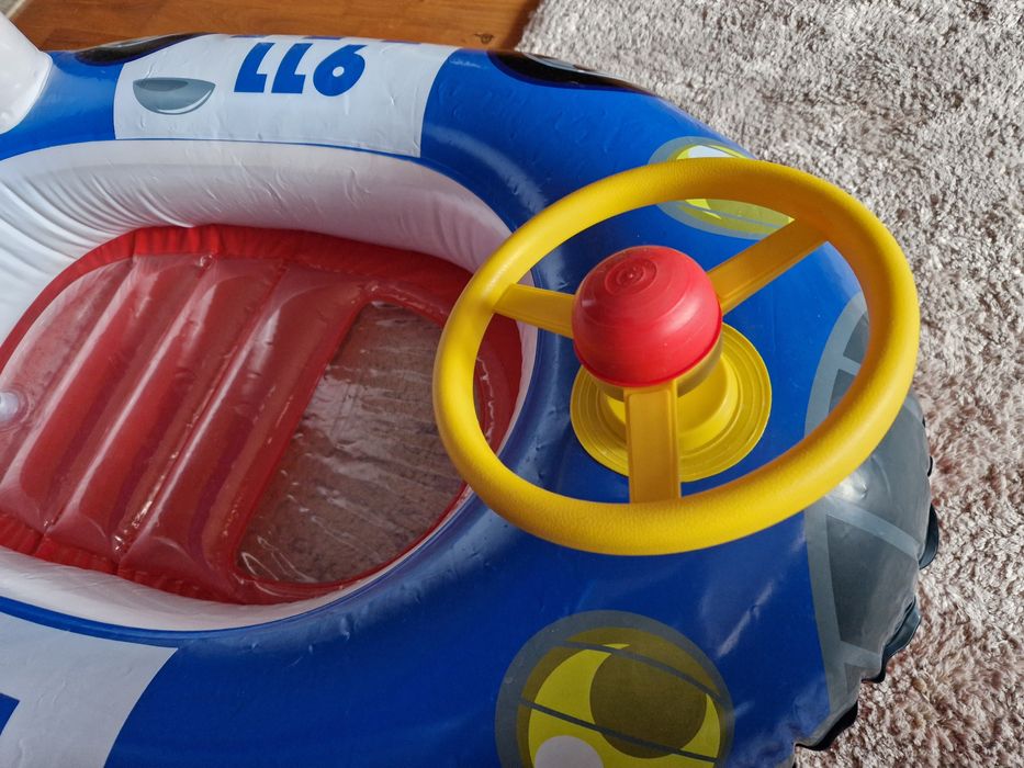 Надуваема полицейска кола