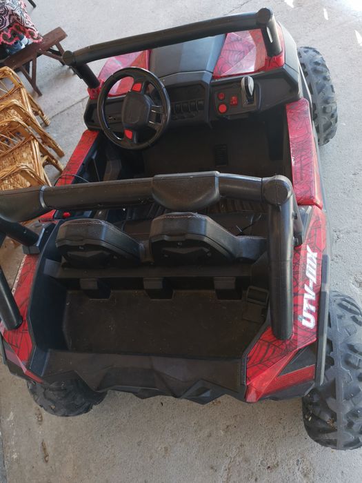 Vând mașina electrica 4 ×4 cu doua locuri trebuie schimbata bateria