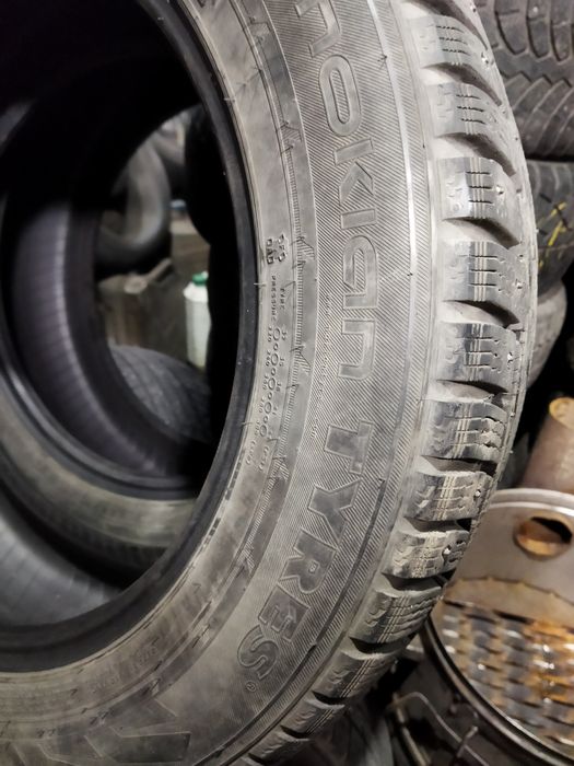 Нокиан 215/60/17 пара шипы