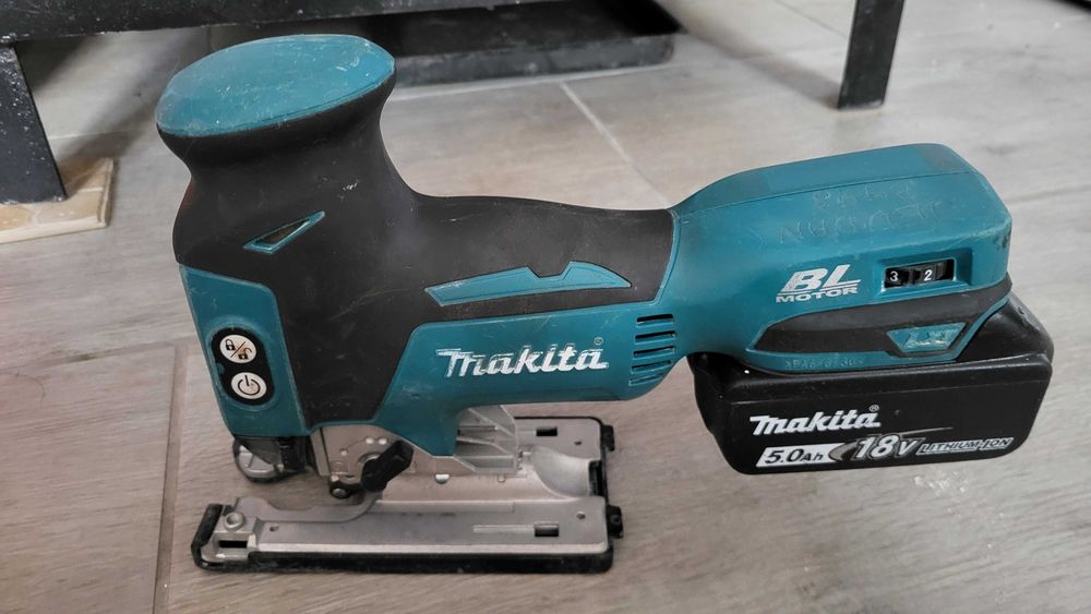 Fierastrau pendular MAKITA DJV181Z, 18V+acumulator model nou 135 mm  Fara perii  turati 800-3500 pe minut