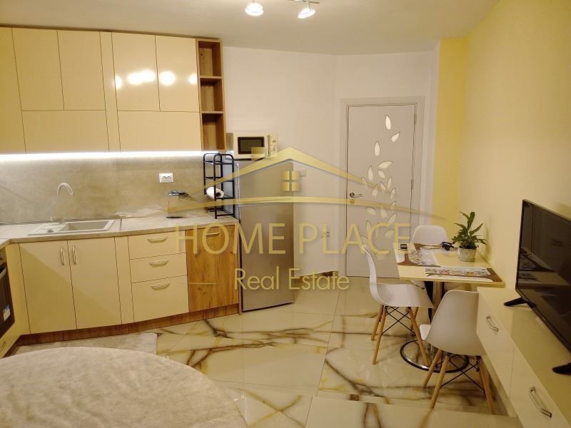 Дава се под наем Двустаен апартамент в Варна, Червен площад - 45 кв.м за 765 € - Снимка #2