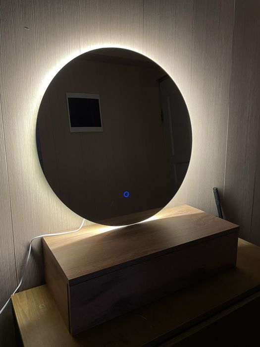 Тумба и зеркало