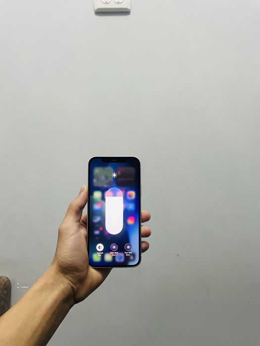 Iphone 12.