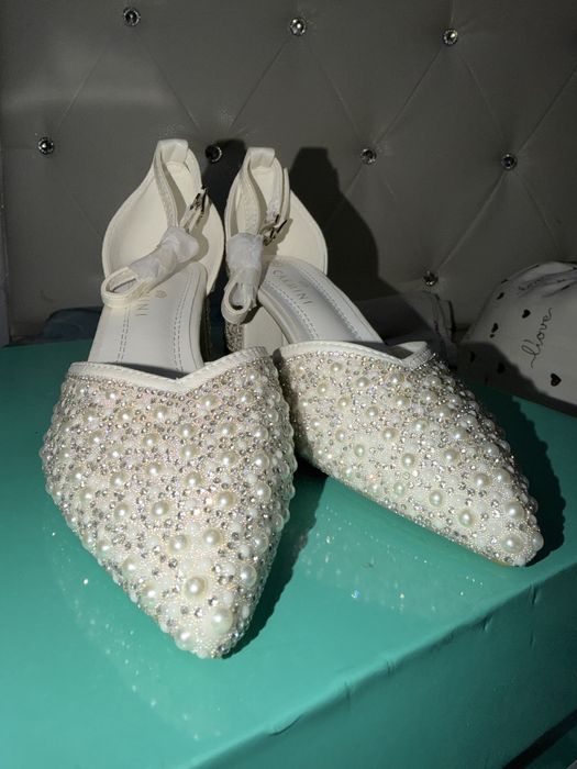 Новые туфли с жемчугом