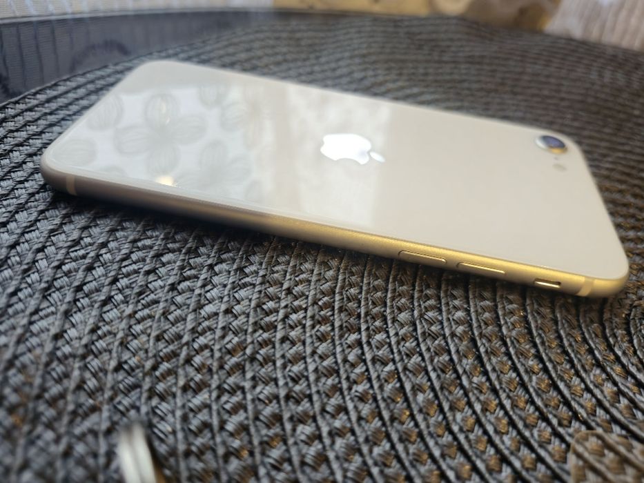 Продавам iPhone 8s