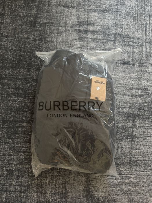 Пуховик от бренда Burberry