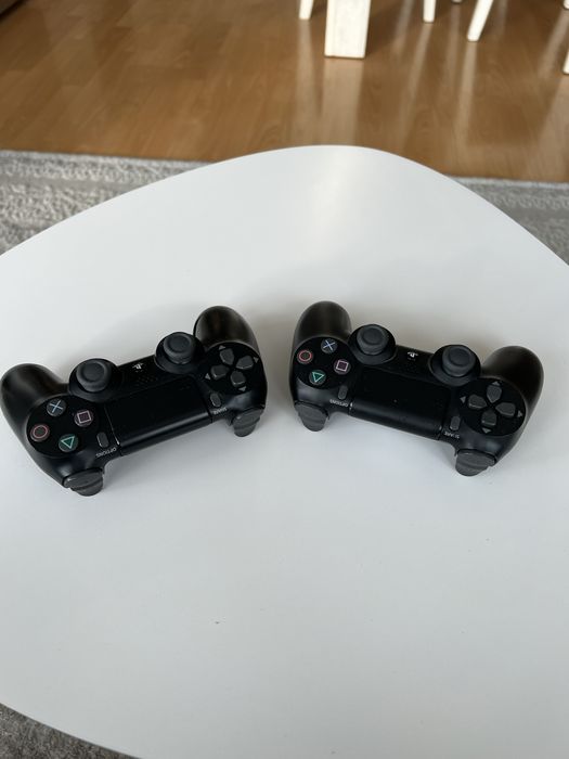 PlayStation 4 Pro 1TB + 2 controllere originale