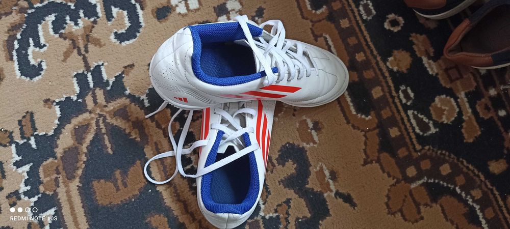 Încălțăminte fotbal adidas