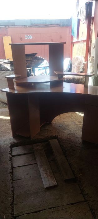 Продам компьютерный стол